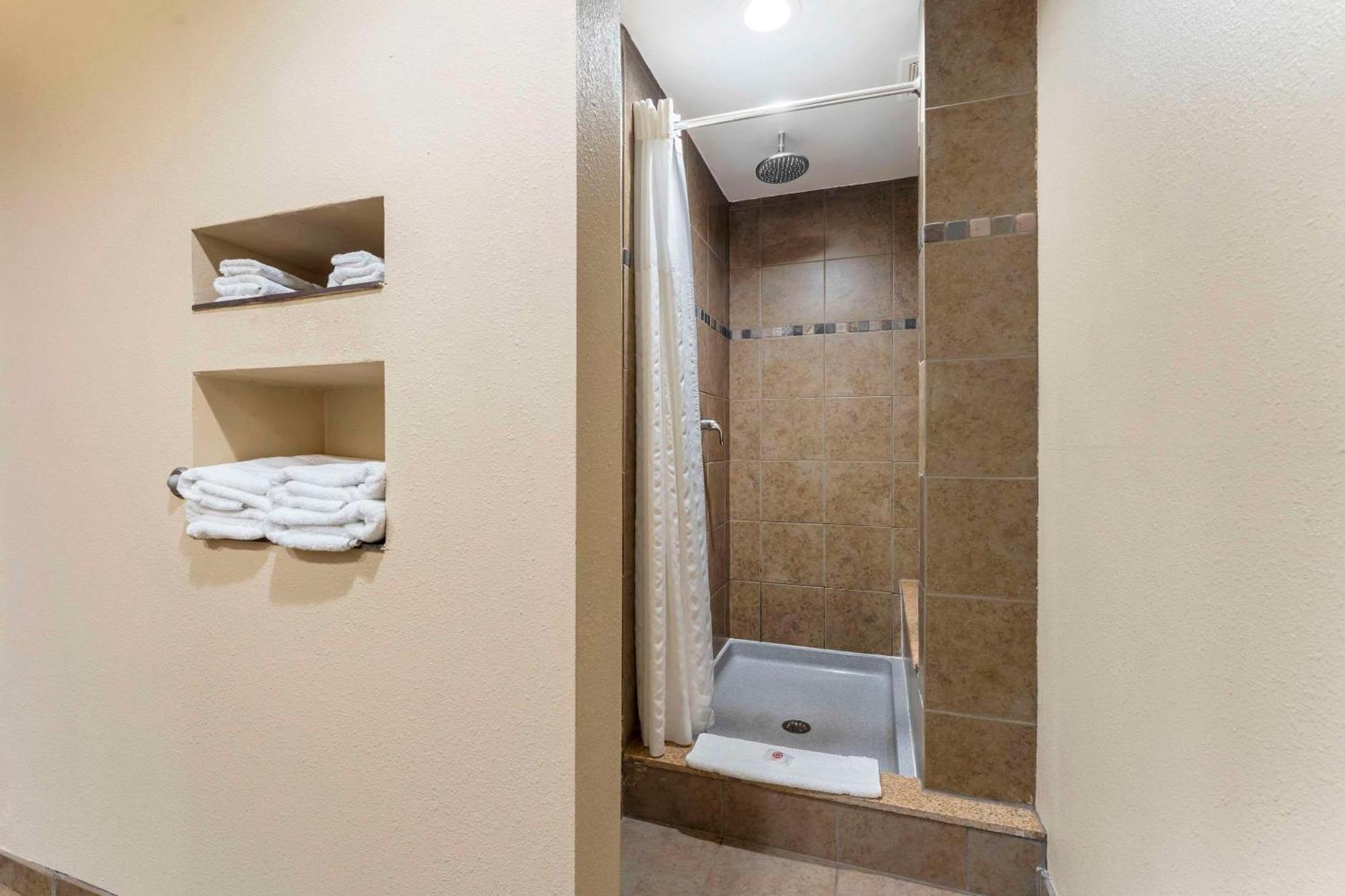 Hotel Comfort Monaca